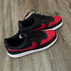 Nike Men's Black and Red Low-Top Sneakers